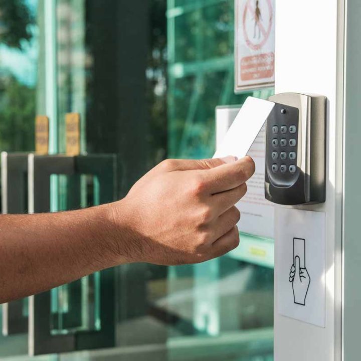 serrure commerciale avec carte d’accès